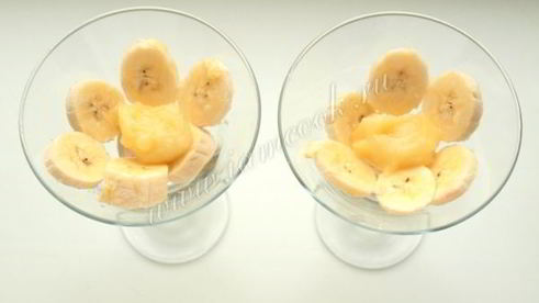 мороженое с лимонным курдом, шоколадом и бананом