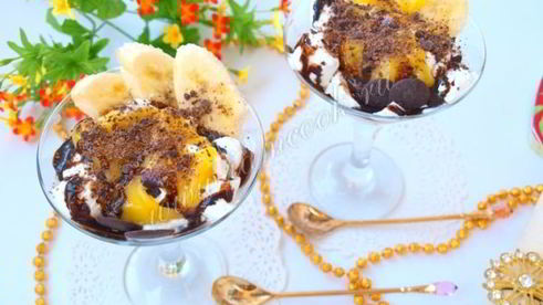 мороженое с лимонным курдом, шоколадом и бананом