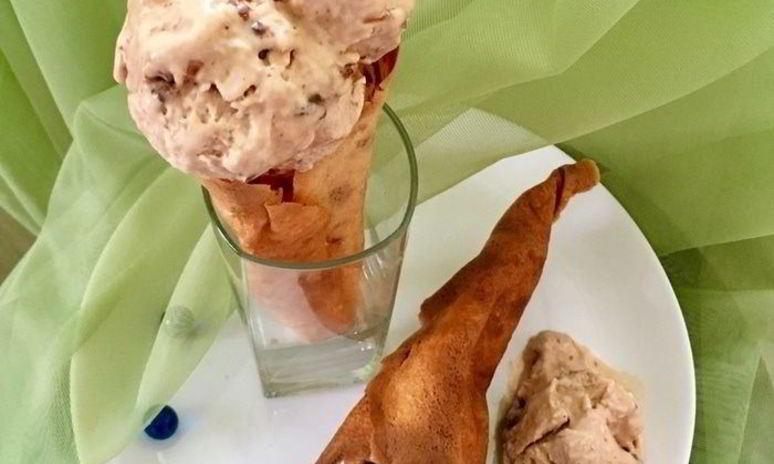 Рецепт мороженого с шоколадным пралине в блинных рожках