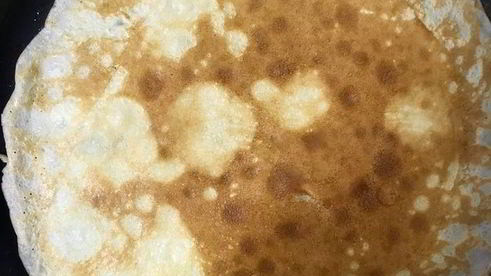 мороженое с шоколадным пралине в блинных рожках