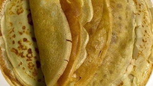 мороженое с шоколадным пралине в блинных рожках