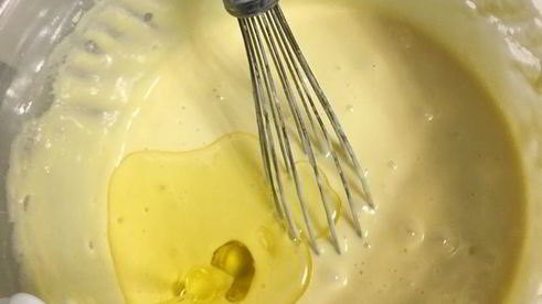 мороженое с шоколадным пралине в блинных рожках