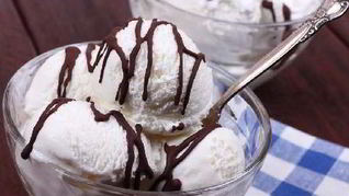 Мороженое с шоколадным узором