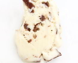 Мороженое с солодовым молоком и конфетами KitKat