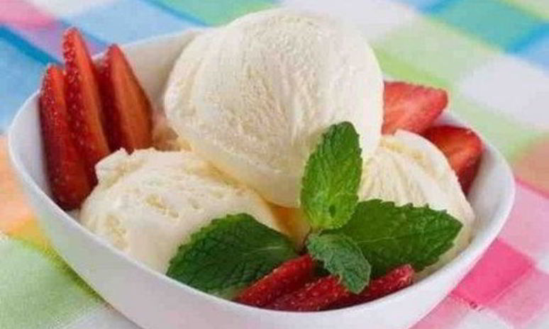 Рецепт натурального ванильного мороженого