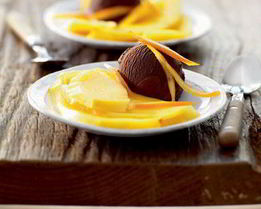 Шоколадное мороженое с манго