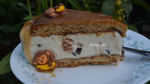 торт-мороженое с ирисовым соусом