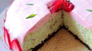 Базиликовый чизкейк с клубничным муссом