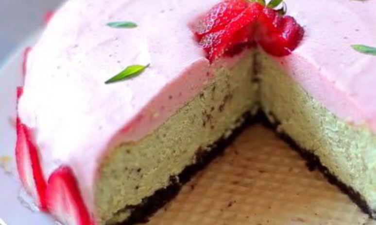 Рецепт базиликового чизкейка с клубничным муссом