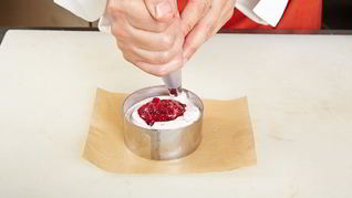 Легкий мусс с клюквенно-медовым соусом