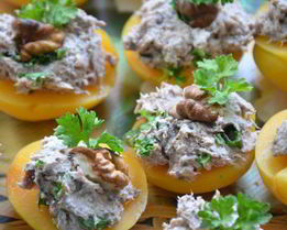 Мусс из тунца на абрикосах