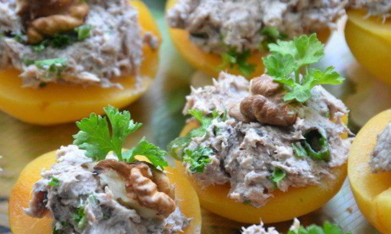 Рецепт мусса из тунца на абрикосах