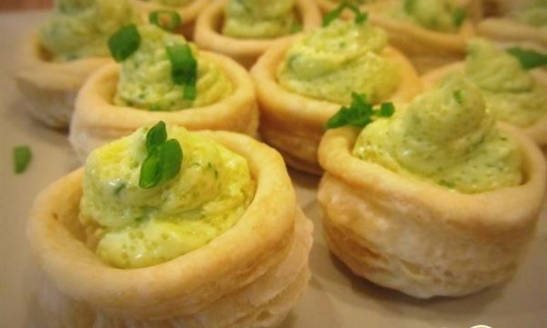 Рецепт волованов с муссом из масла, икры и петрушки