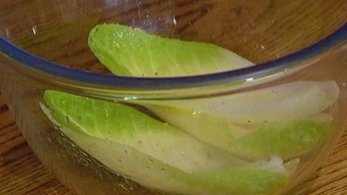 закуска из цикория с куриным муссом и тархуном