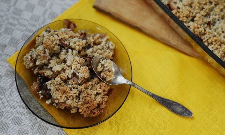 Рецепт овсяного крамбла с яблоками