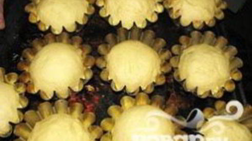 кулич с белым изюмом