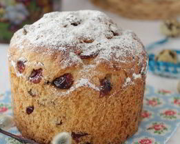 Кулич творожный с вяленой клюквой