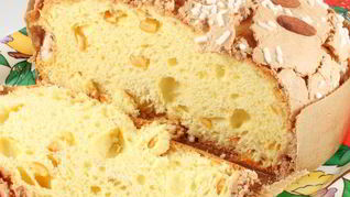 Миндальный кулич с изюмом