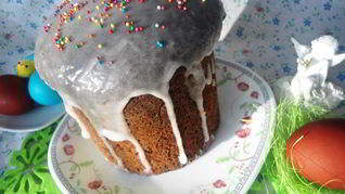 Миндальный кулич с лимонной глазурью