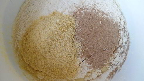 миндальный кулич с лимонной глазурью