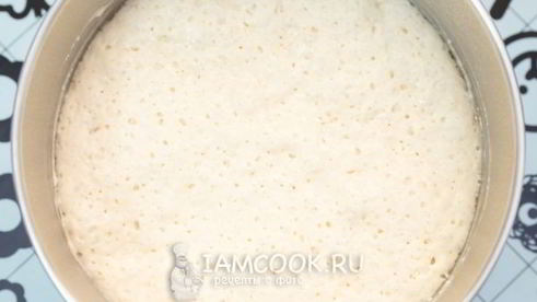 пасхальный кулич с изюмом и орехами