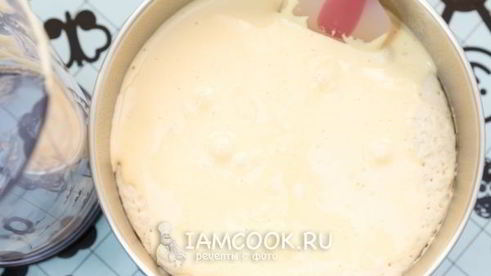 пасхальный кулич с изюмом и орехами