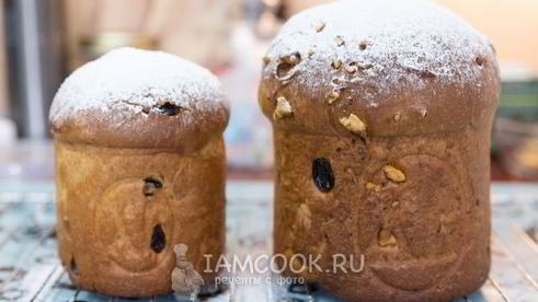 пасхальный кулич с изюмом и орехами