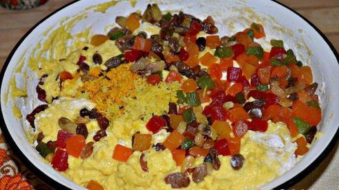 пасхальный кулич с цукатами