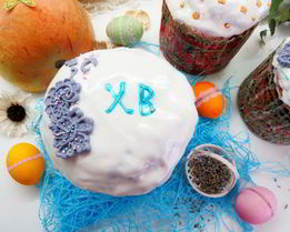 Тыквенный кулич с лавандовой сливочной глазурью