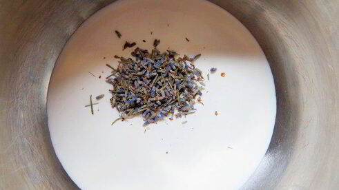 тыквенный кулич с лавандовой сливочной глазурью