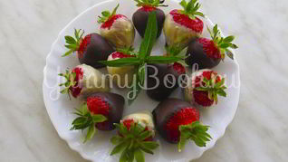 Роскошный десерт клубника в шоколаде