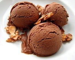 Шоколадно-кокосовый сорбет с пряными миндальными хлопьями