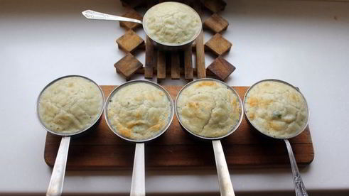 дважды запеченное суфле горгонзола и карамелизованная груша