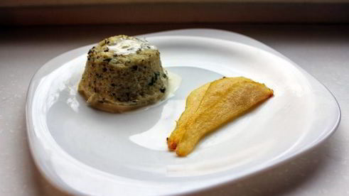 дважды запеченное суфле горгонзола и карамелизованная груша