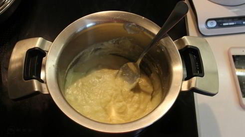 дважды запеченное суфле горгонзола и карамелизованная груша