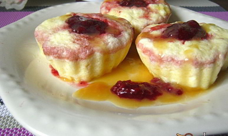 Рецепт парового творожного суфле с вишневым конфитюром