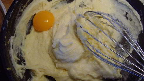 рулет-суфле с пармезаном и вялеными томатами