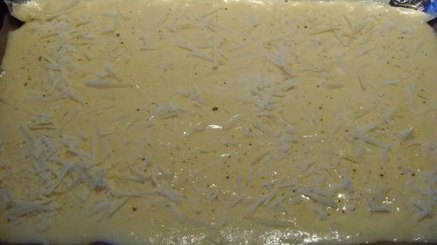 рулет-суфле с пармезаном и вялеными томатами