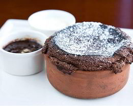 Шоколадное суфле с белым шоколадным кремом