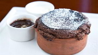 Шоколадное суфле с белым шоколадным кремом