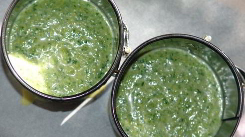 суфле из брокколи со шпинатом, рыбным филе и лесными грибами