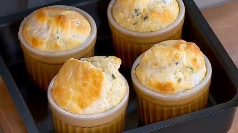 сырное суфле с зеленым луком и кукурузной мукой