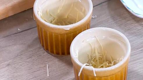 сырное суфле с зеленым луком и кукурузной мукой