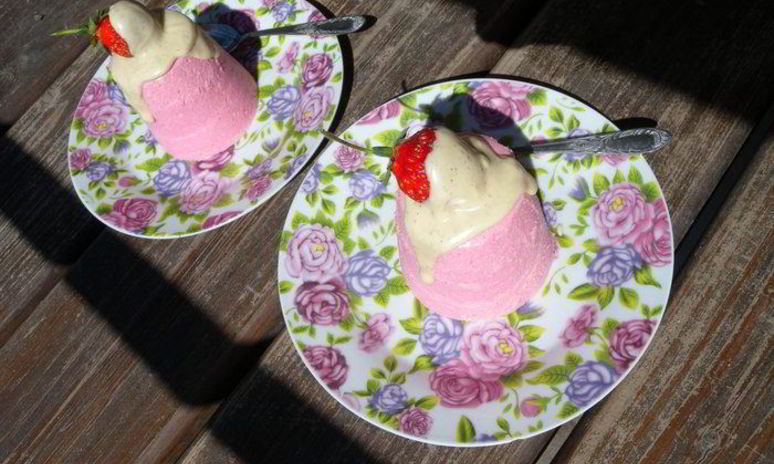 Рецепт творожного суфле с белым шоколадом и клубникой