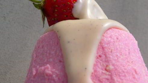 творожное суфле с белым шоколадом и клубникой