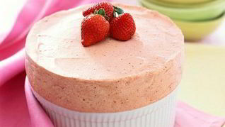 Воздушное суфле с ягодами и ванилью