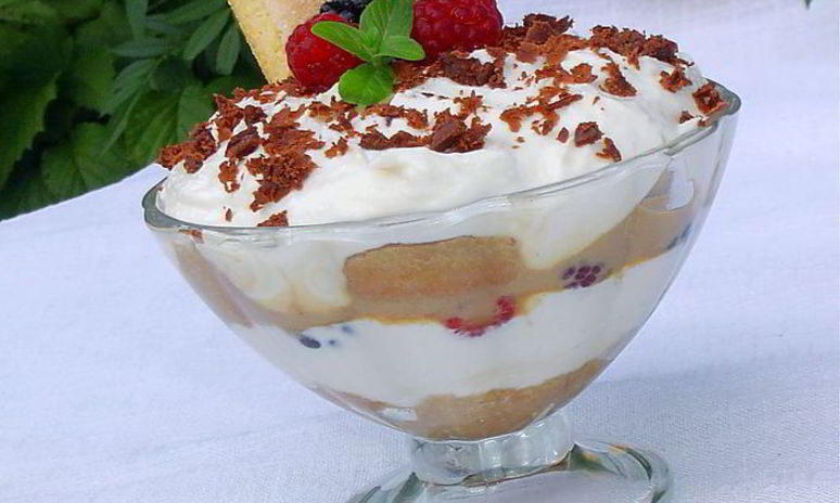 Рецепт десерта в стиле тирамису с малиной и ежевикоя