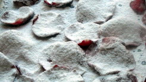 медовый тирамису с лепестками роз