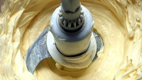 медовый тирамису с лепестками роз