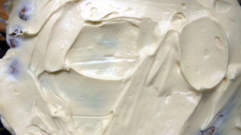 медовый тирамису с лепестками роз